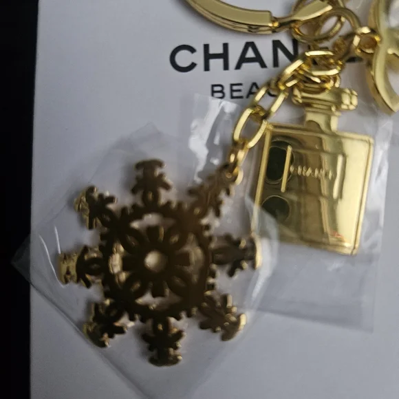 CHANEL Gold Charm Key Holder/ Bag Charm. New With Plastic. Very Rare - Picture 7 of 7